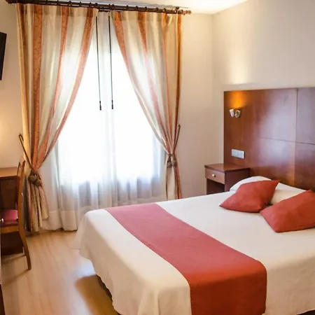 Jaques Hotel 2*
