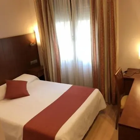 Jaques Hotel 2*